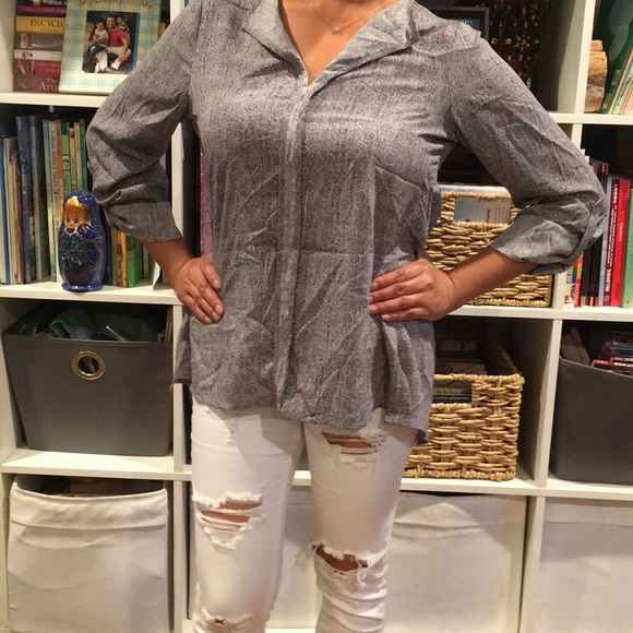 NWT GREY PRINT BOBEAU BLOUSE! - Picture 7 of 12